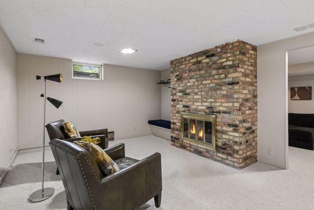 2100 W 107th Street, Bloomington, MN 55431