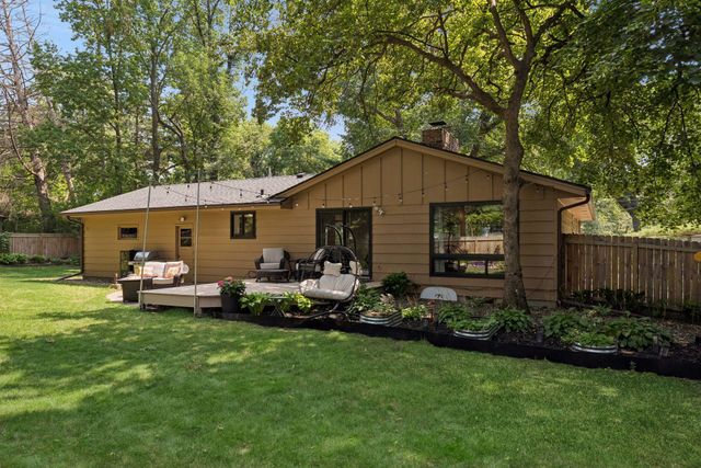 2100 W 107th Street, Bloomington, MN 55431