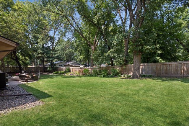 2100 W 107th Street, Bloomington, MN 55431