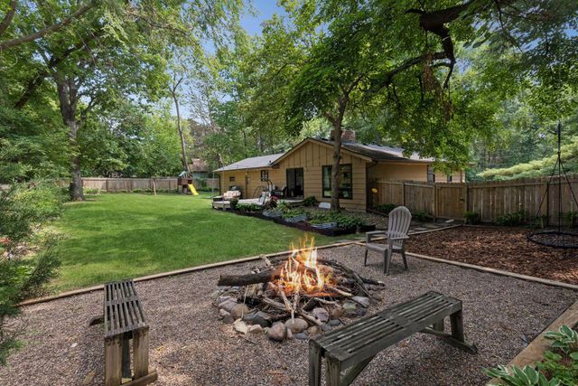 2100 W 107th Street, Bloomington, MN 55431