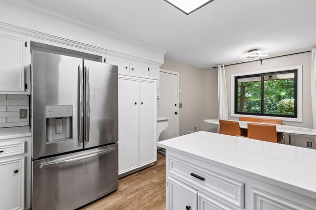 2100 W 107th Street, Bloomington, MN 55431