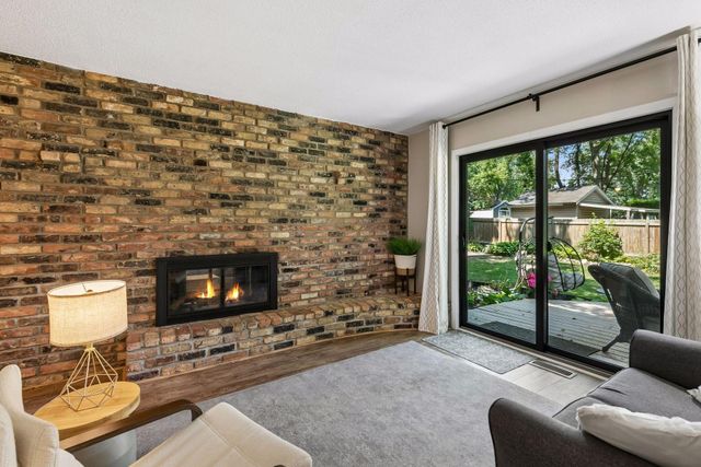 2100 W 107th Street, Bloomington, MN 55431