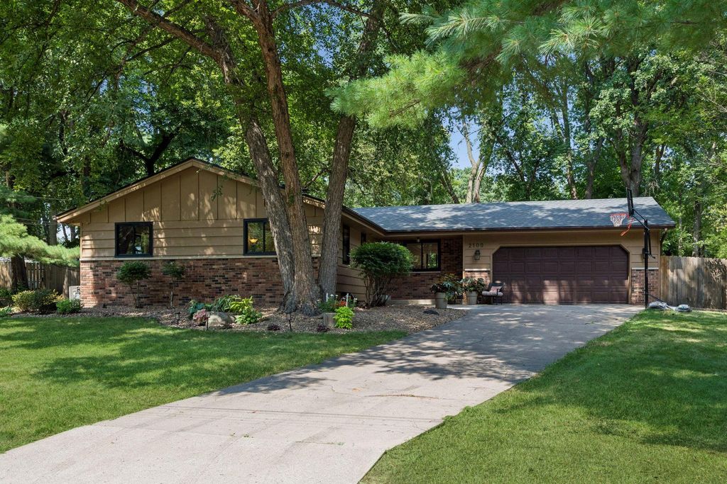 2100 W 107th Street, Bloomington, MN 55431