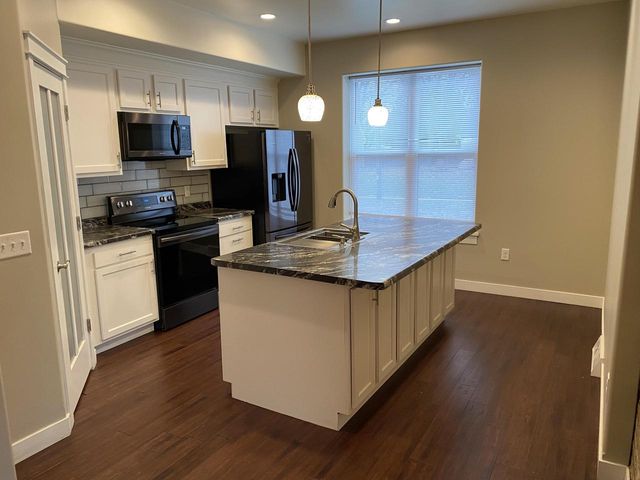 818 N 6th STREET, Manitowoc, WI 54220