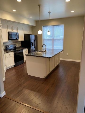 818 N 6th STREET, Manitowoc, WI 54220