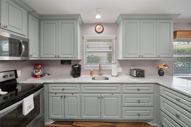 10710 Idlebrook Drive, Houston, TX 77070