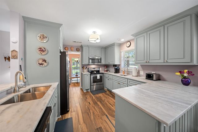 10710 Idlebrook Drive, Houston, TX 77070