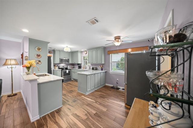 10710 Idlebrook Drive, Houston, TX 77070