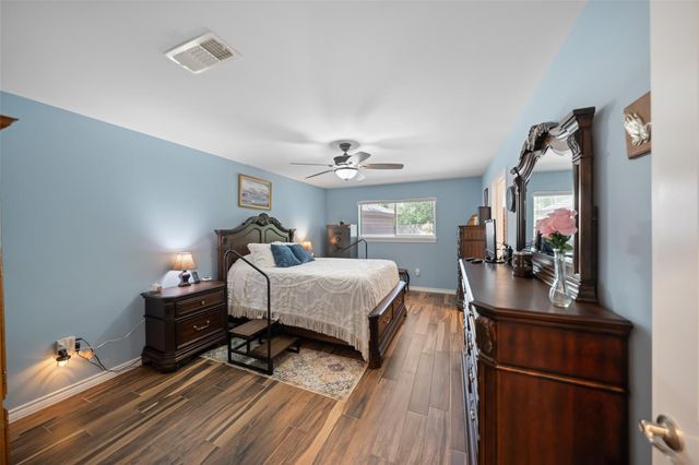 10710 Idlebrook Drive, Houston, TX 77070