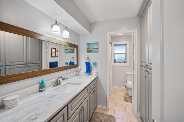 10710 Idlebrook Drive, Houston, TX 77070