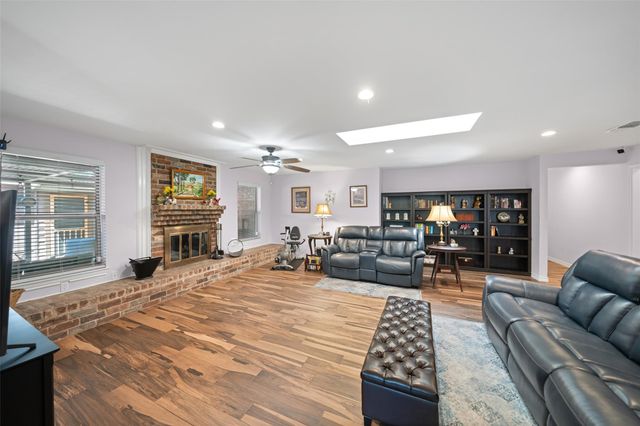 10710 Idlebrook Drive, Houston, TX 77070