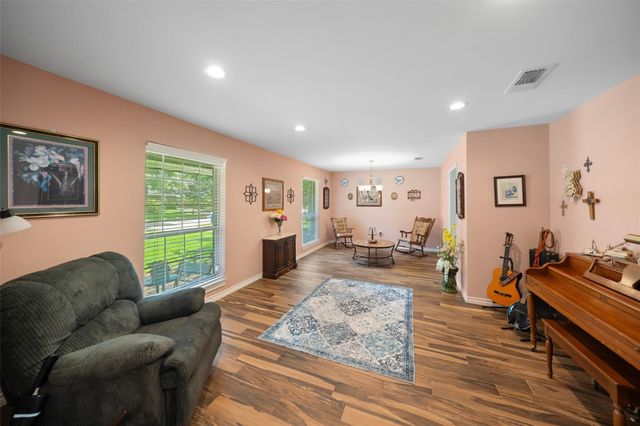 10710 Idlebrook Drive, Houston, TX 77070