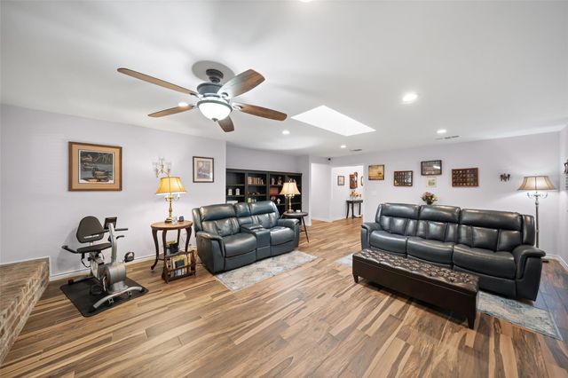 10710 Idlebrook Drive, Houston, TX 77070