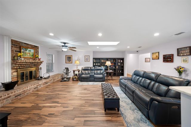 10710 Idlebrook Drive, Houston, TX 77070