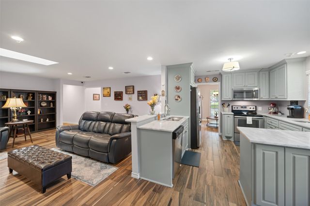 10710 Idlebrook Drive, Houston, TX 77070