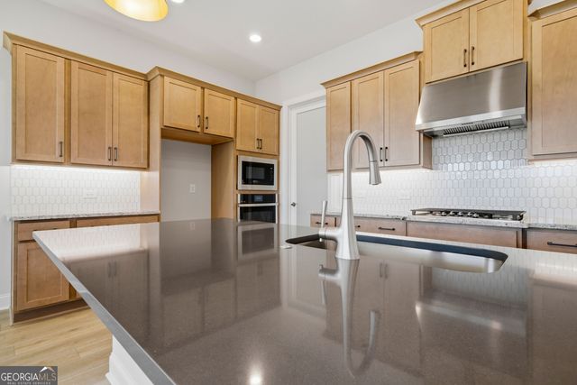 71 Ballyfin Way, Newnan, GA 30263