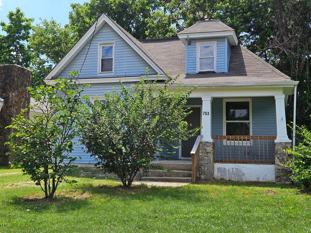 753 N Brown Avenue, Springfield, MO 65802