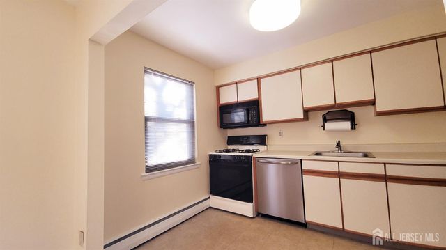 93 Fox Road 2B, Edison, NJ 08817