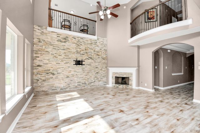 9511 Emerald Lakes Drive, Rosharon, TX 77583