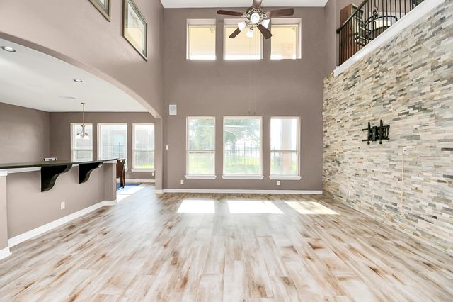 9511 Emerald Lakes Drive, Rosharon, TX 77583