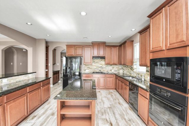 9511 Emerald Lakes Drive, Rosharon, TX 77583