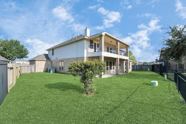 9511 Emerald Lakes Drive, Rosharon, TX 77583