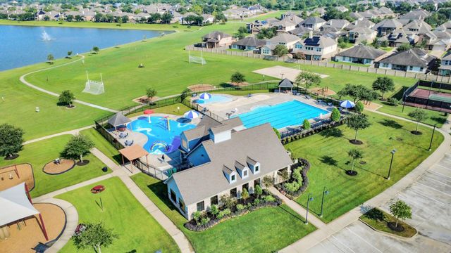 9511 Emerald Lakes Drive, Rosharon, TX 77583