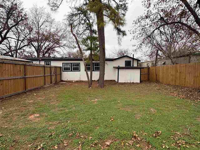 701 E BANK STREET, Iowa Park, TX 76367