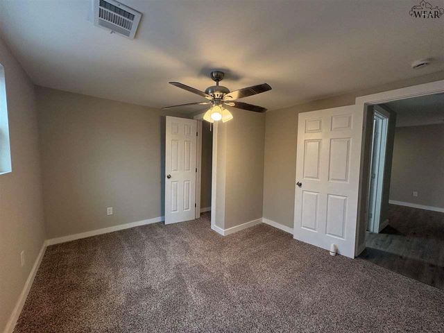 701 E BANK STREET, Iowa Park, TX 76367