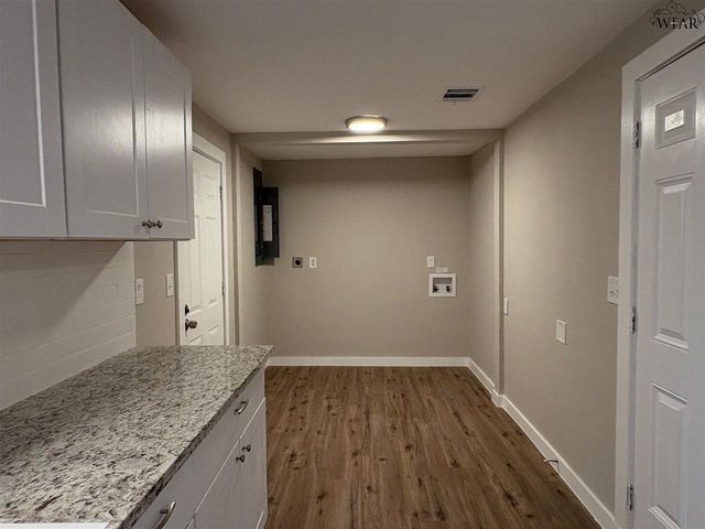 701 E BANK STREET, Iowa Park, TX 76367