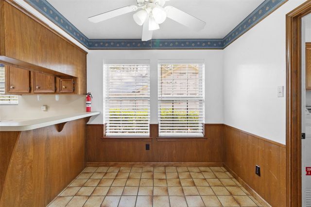 2108 Greentree Drive, Huntsville, TX 77340