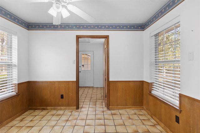 2108 Greentree Drive, Huntsville, TX 77340