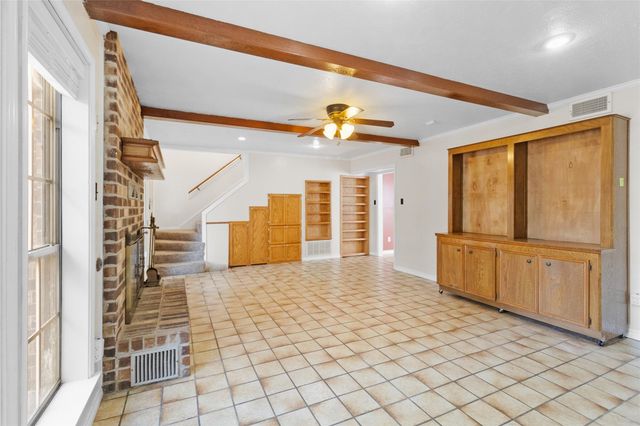 2108 Greentree Drive, Huntsville, TX 77340