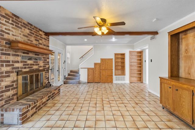 2108 Greentree Drive, Huntsville, TX 77340