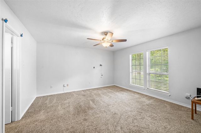 2108 Greentree Drive, Huntsville, TX 77340