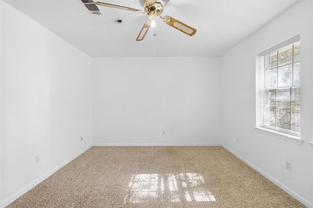 2108 Greentree Drive, Huntsville, TX 77340