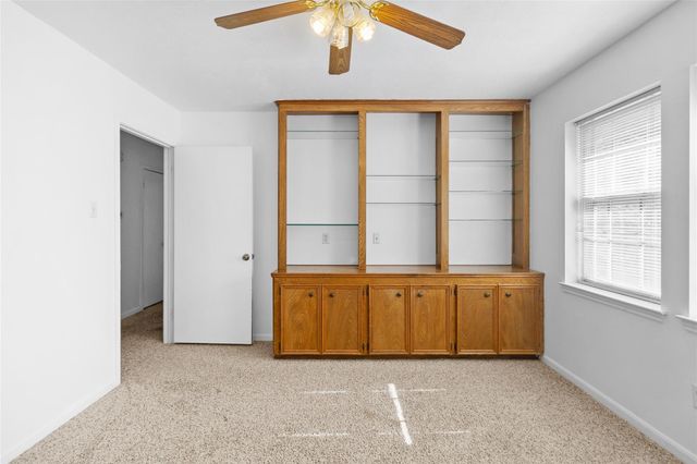 2108 Greentree Drive, Huntsville, TX 77340