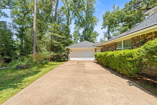 2108 Greentree Drive, Huntsville, TX 77340