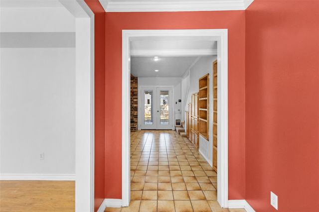 2108 Greentree Drive, Huntsville, TX 77340