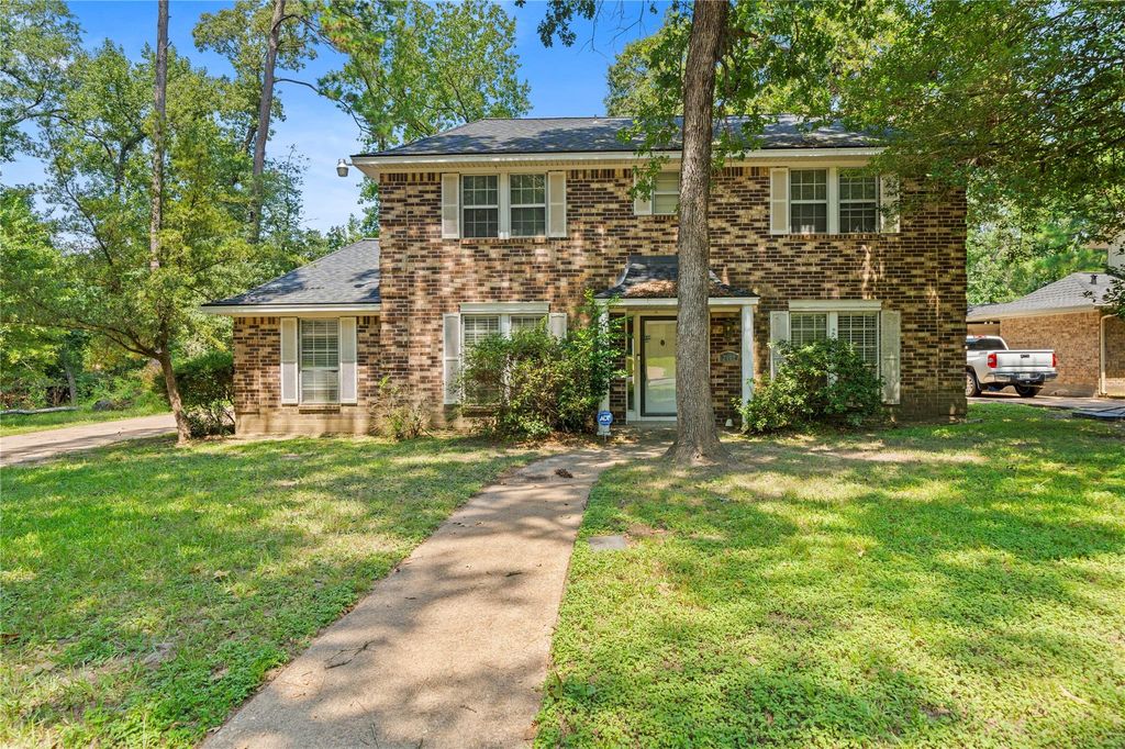 2108 Greentree Drive, Huntsville, TX 77340