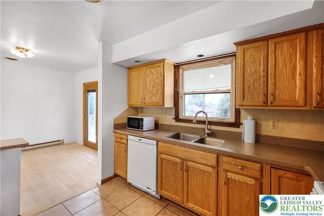 467 W Locust Lane, Lower Nazareth Twp, PA 18064