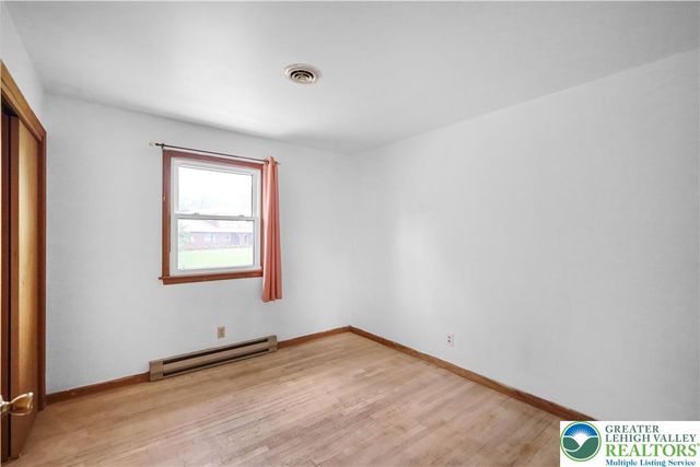 467 W Locust Lane, Lower Nazareth Twp, PA 18064