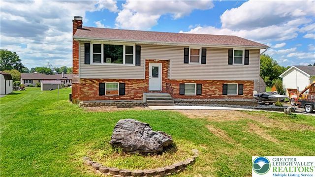 467 W Locust Lane, Lower Nazareth Twp, PA 18064