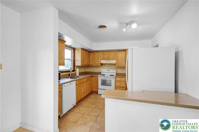 467 W Locust Lane, Lower Nazareth Twp, PA 18064