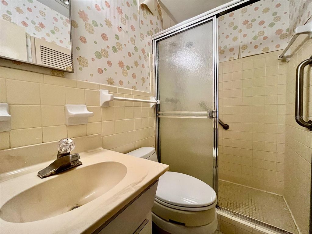 Image 15 of property listing at 2430 BRAZILIA DRIVE 44, Clearwater, FL 33763