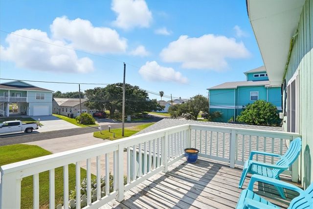 228 Starboard Ave, Rockport, TX 78382
