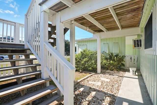 228 Starboard Ave, Rockport, TX 78382