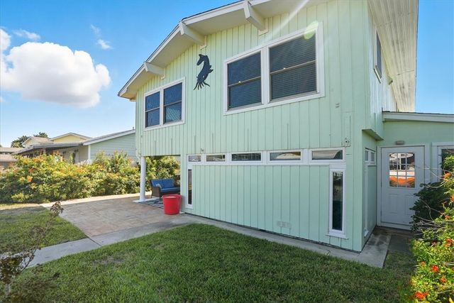 228 Starboard Ave, Rockport, TX 78382