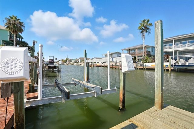 228 Starboard Ave, Rockport, TX 78382
