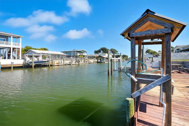 228 Starboard Ave, Rockport, TX 78382